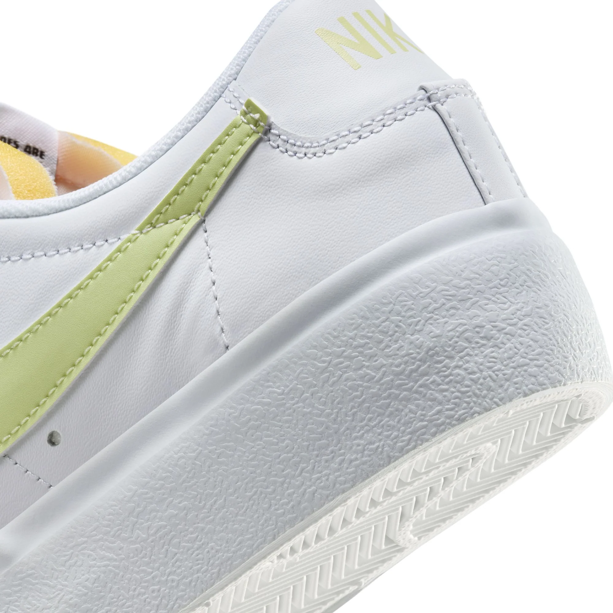 TENIS FEMENINO NIKE BLAZER LOW PLATFORM – foto 6